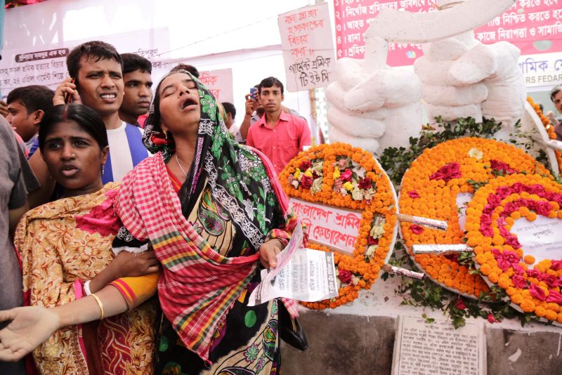 picture-alliance/dpa Memorial on the third anniversary of the Rana Plaza collapse.