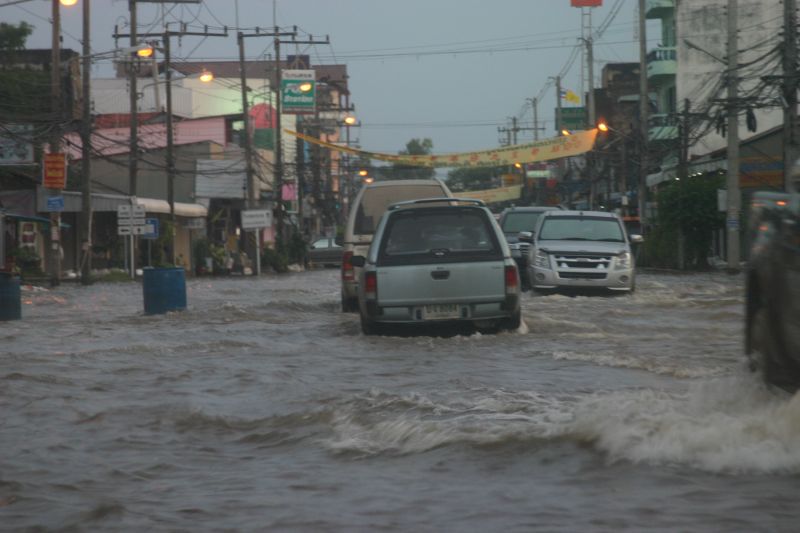 kd Im Jahr 2011 setzte ein Jahrhunderthochwasser große Teile Thailands unter Wasser.