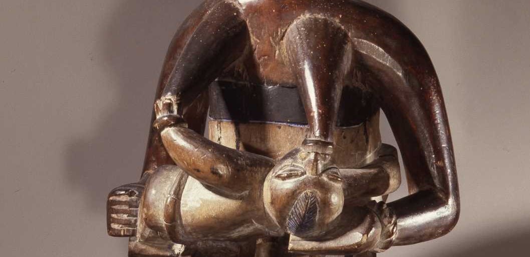 picture alliance / Heritage Images / Werner Forman Archive Traditional Yoruba art: a wooden maternity figure.