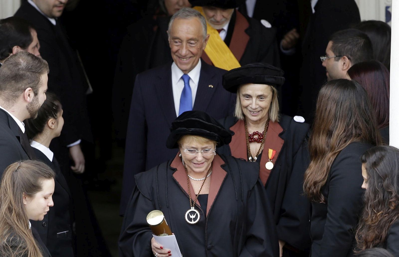 picture-alliance/dpa Michelle Bachelet, UN-Menschenrechtskommissarin und ehemalige Präsidentin Chiles, ist ein außergewöhnliches Beispiel für weibliche Führung auf nationaler und internationaler Ebene. Die Universität Evora in Portugal verlieh ihr 2017 einen Ehrendoktortitel.