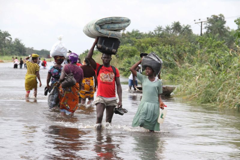 Nach der Flutkatastrophe 2012 obdachlos gewordene Nigerianer.