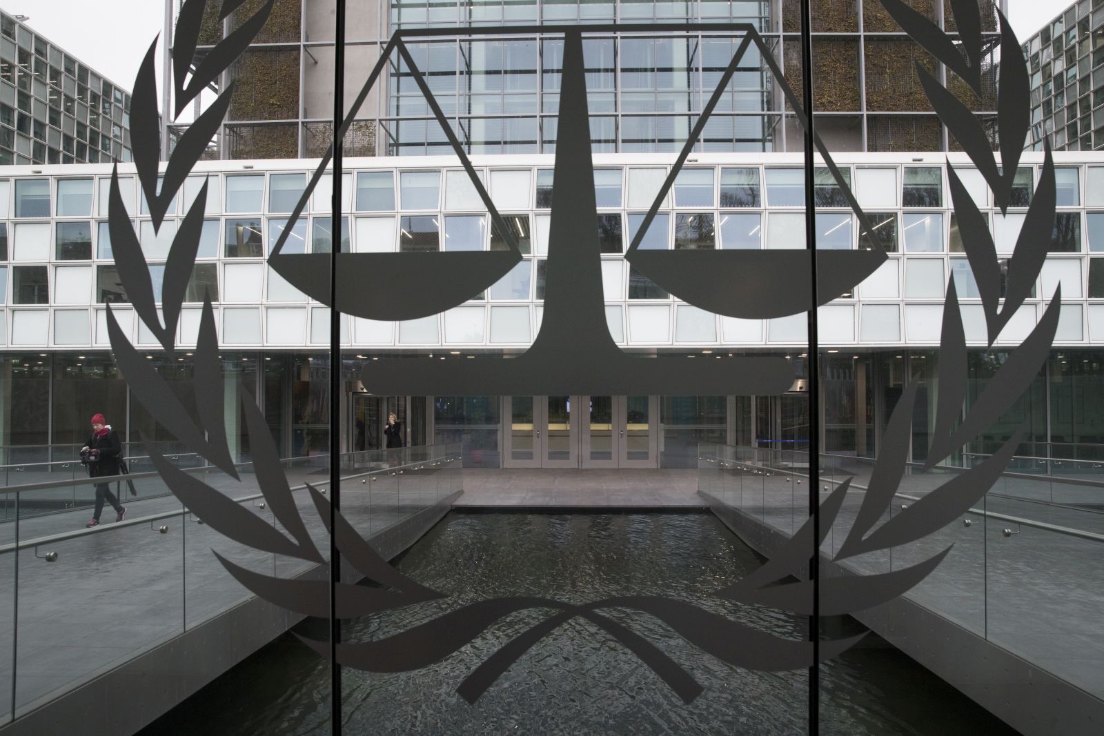 Peter Dejong/picture-alliance/AP Photo Der Internationale Strafgerichtshof in Den Haag.