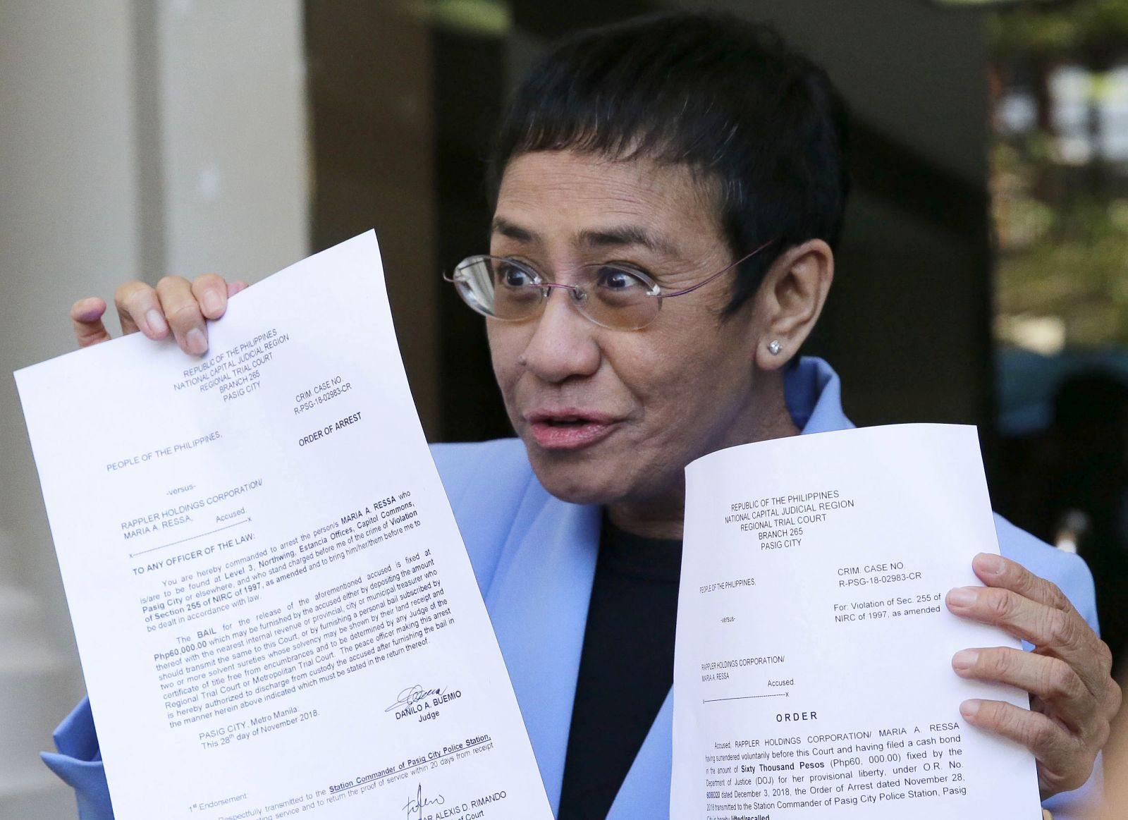 Aaron Favila/picture-alliance/AP Photo Maria Ressa nach ihrer Freilassung gegen Kaution.
