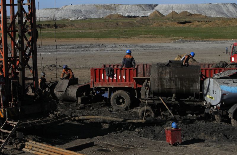 How Hwee Young/picture-alliance/dpa Die Bergbauindustrie ist die wichtigste Einkommensquelle der Mongolei – die Erfahrungen mit Doppelbesteuerungsabkommen waren nicht gut.