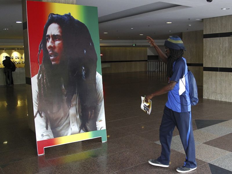 Bob Marley-Poster bei einem Reggae-Festival 2016 in Abidjan, Elfenbeinküste.