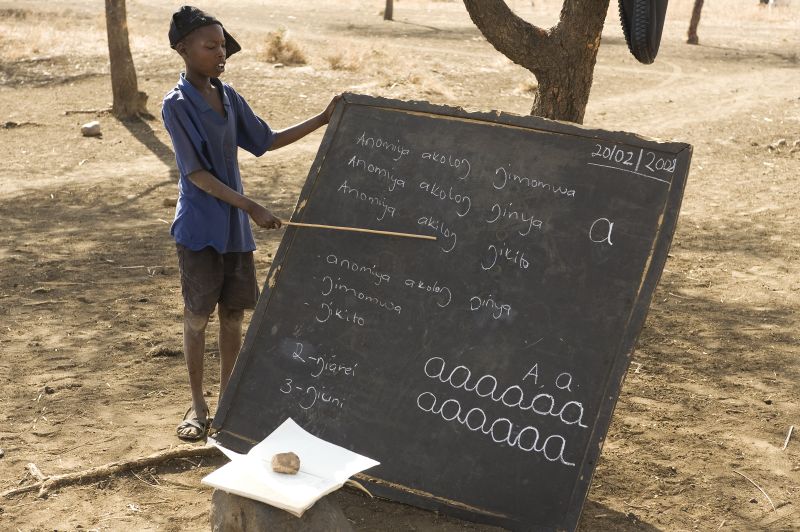Jorgen Schytte/Lineair In Uganda benutzen Lehrer den Zeigestock oft für die körperliche Züchtigung.