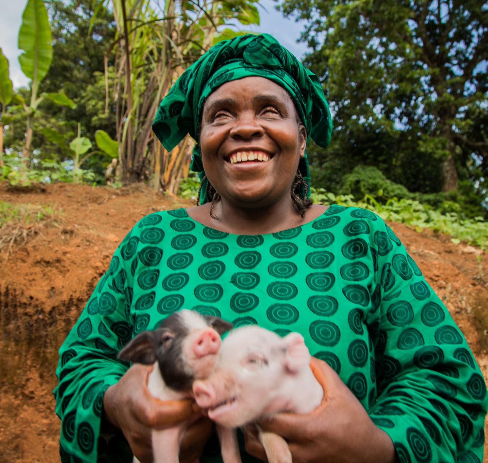 Erin Johnson/CBM Mourine Yilamonyuy aus Kamerun bestreitet ihren Lebensunterhalt mit ihrer eigenen Tierzucht.