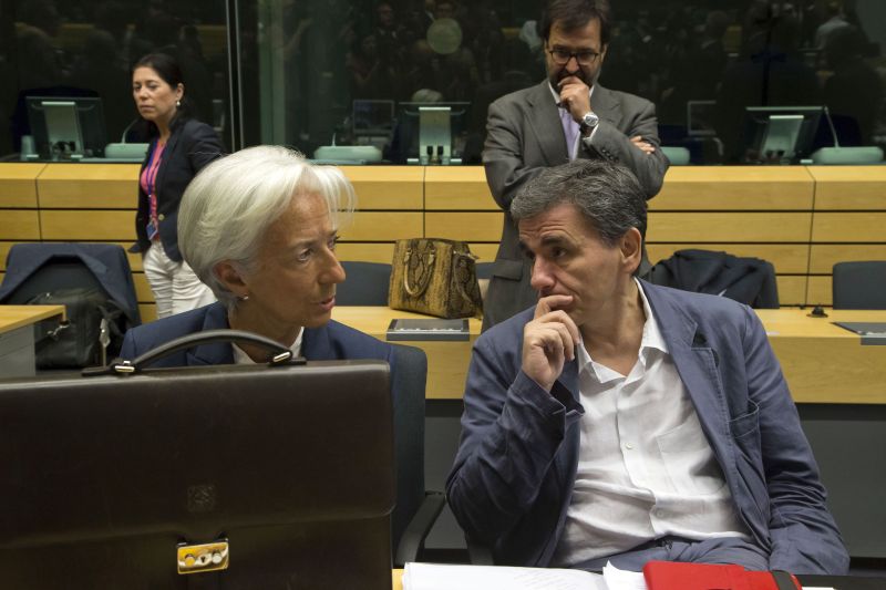picture-alliance/dpa Tief in EU-Angelegenheiten verstrickt: IFW-Chefin Christine Lagarde mit dem griechischen Finanzminister Euclid Tsakalotos im Juli 2015 in Brüssel.