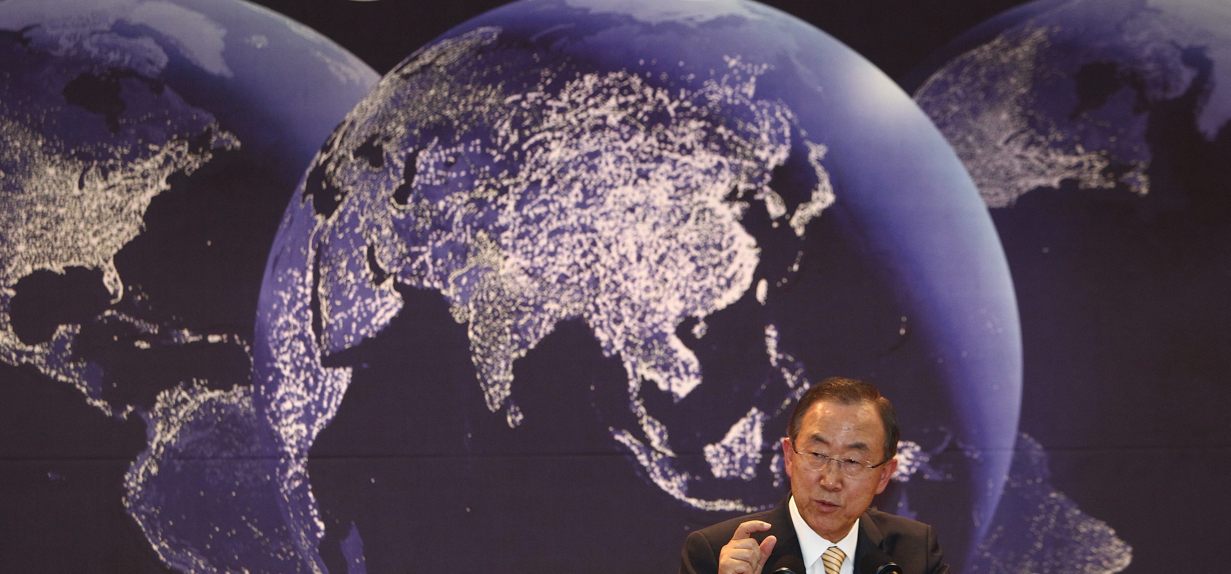 Kim Hee Chul/picture-alliance/dpa Der UN-Generalsekretär Ban Ki-moon strebt globale Post-2015-Ziele an, die von möglichst vielen Akteuren mitgetragen werden.