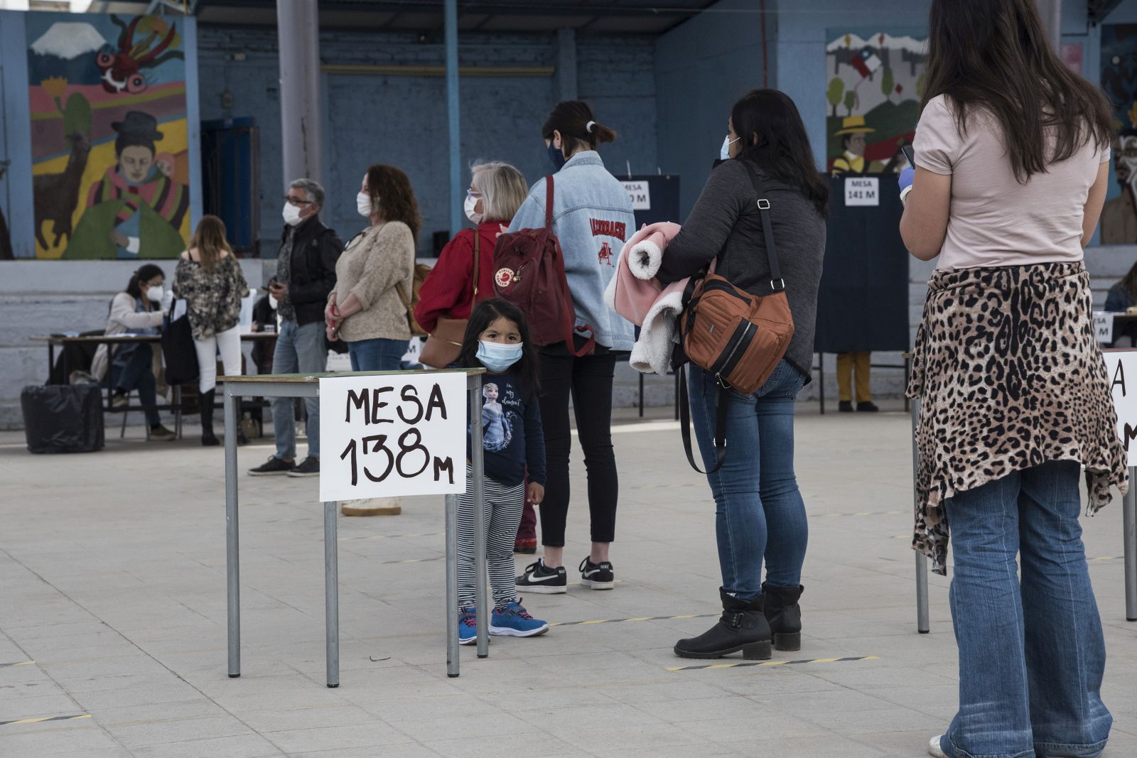 Olivares/picture-alliance/AA People voted in spite of the pandemic.