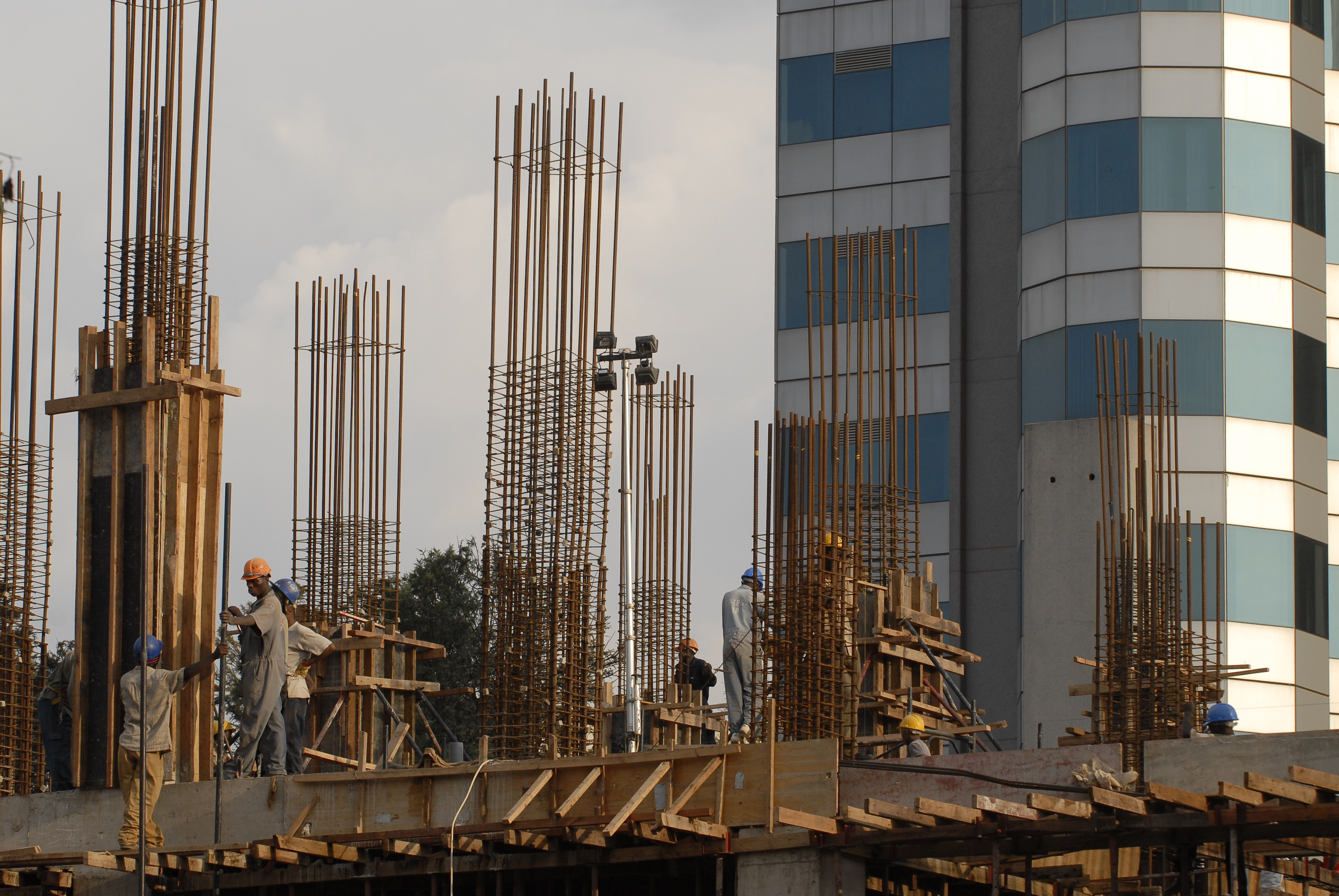 The economy is growing fast: construction site in Kigali in 2008.