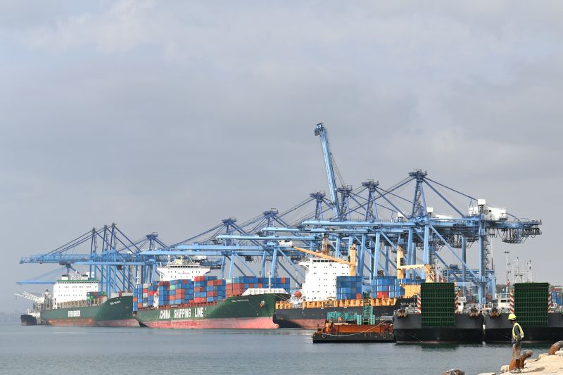 picture-alliance/Photoshot Der größte Hafen Ostafrikas im kenianischen Mombasa dient als wichtiger Umschlagplatz auch für Binnenländer wie Uganda, den Südsudan, Ruanda und Burundi.