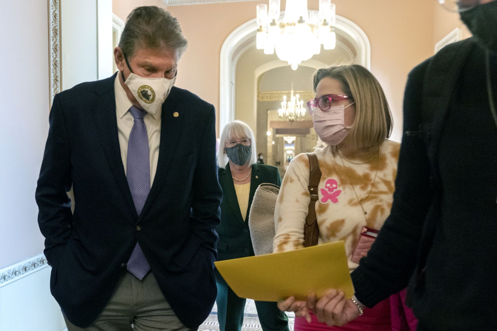 picture alliance / ASSOCIATED PRESS / Jacquelyn Martin Joe Manchin and Kyrsten Sinema are two Democrats in the Senate who are increasingly resented by their party’s base.