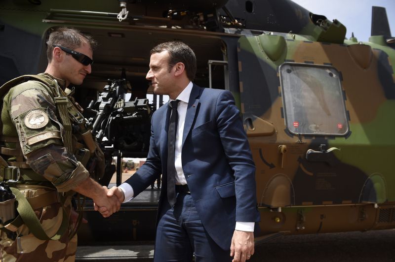 picture alliance/abaca French President Emmanuel Macron visiting the troops of France’s Barkhane counter-terrorism operation in Gao, northern Mali, in May.