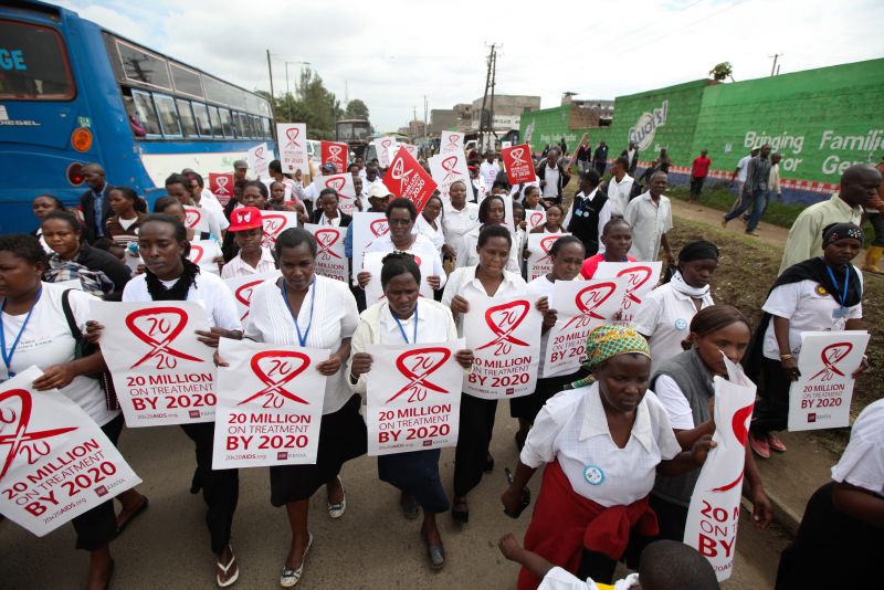 Daniel Irungu/picture-alliance/dpa Die Gefahr einer Ansteckung mit HIV ist für Frauen in Kenia viel höher als für Männer.