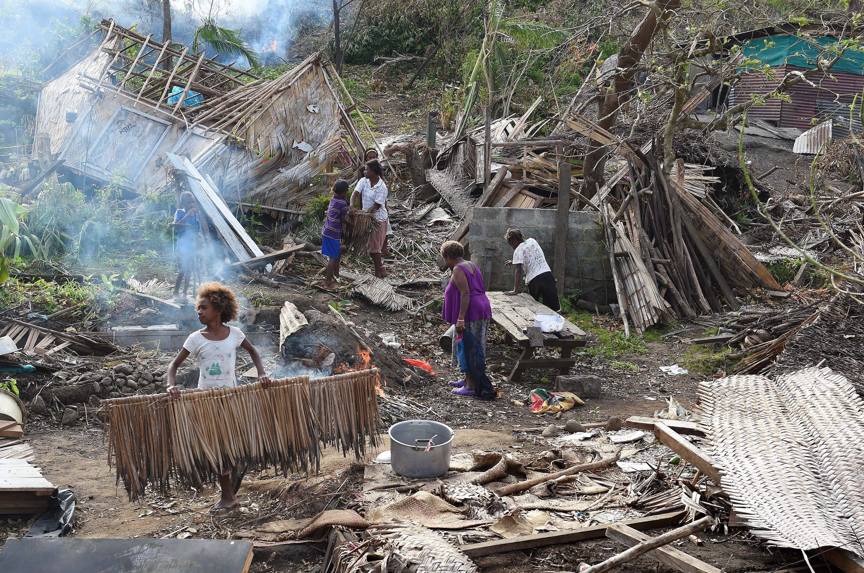 Dave Hunt/picture-alliance/dpa Cyclone damages in Vanuatu in March: small island developing states are particularly vulnerable to climate change.