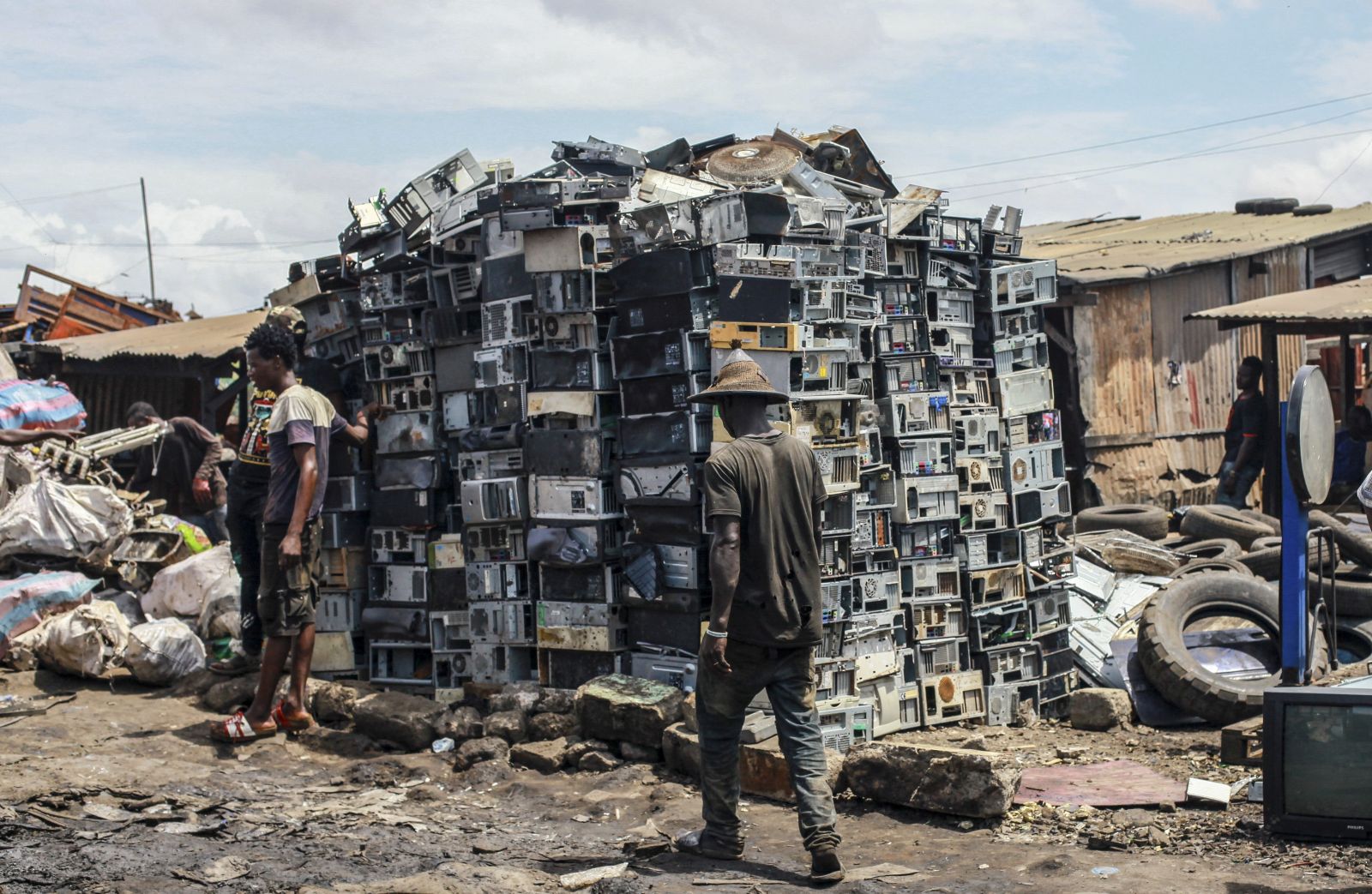 Christian Thompson/picture-alliance/AA Elektro-Müll auf einem Schrottplatz in Ghana, 2019.