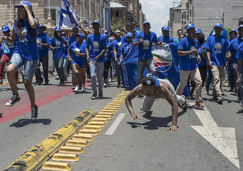 Anhänger der oppositionellen Democratic Alliance auf einer Demonstration für mehr Jobs im Jahr 2016 in Johannesburg.