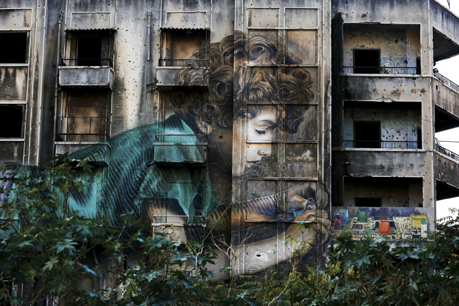 Graffiti auf einem Gebäude mit Einschusslöchern an der ehemaligen Frontlinie des libanesischen Bürgerkriegs im Zentrum von Beirut (Foto von 2018).