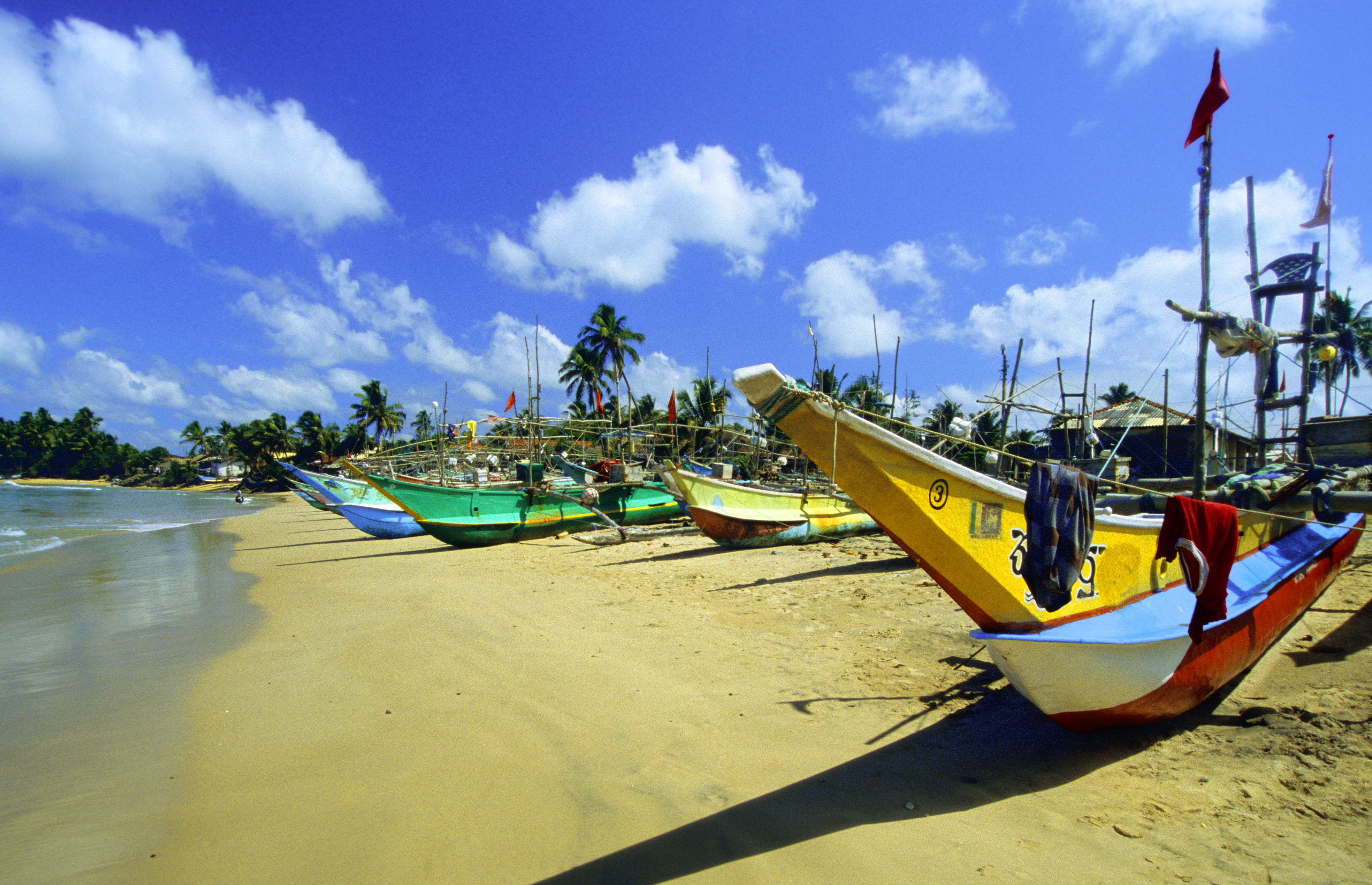 Lineair Die einheimische Bevölkerung darf keine Nachteile durch den Tourismus haben: Fischerboote auf Sri Lanka.
