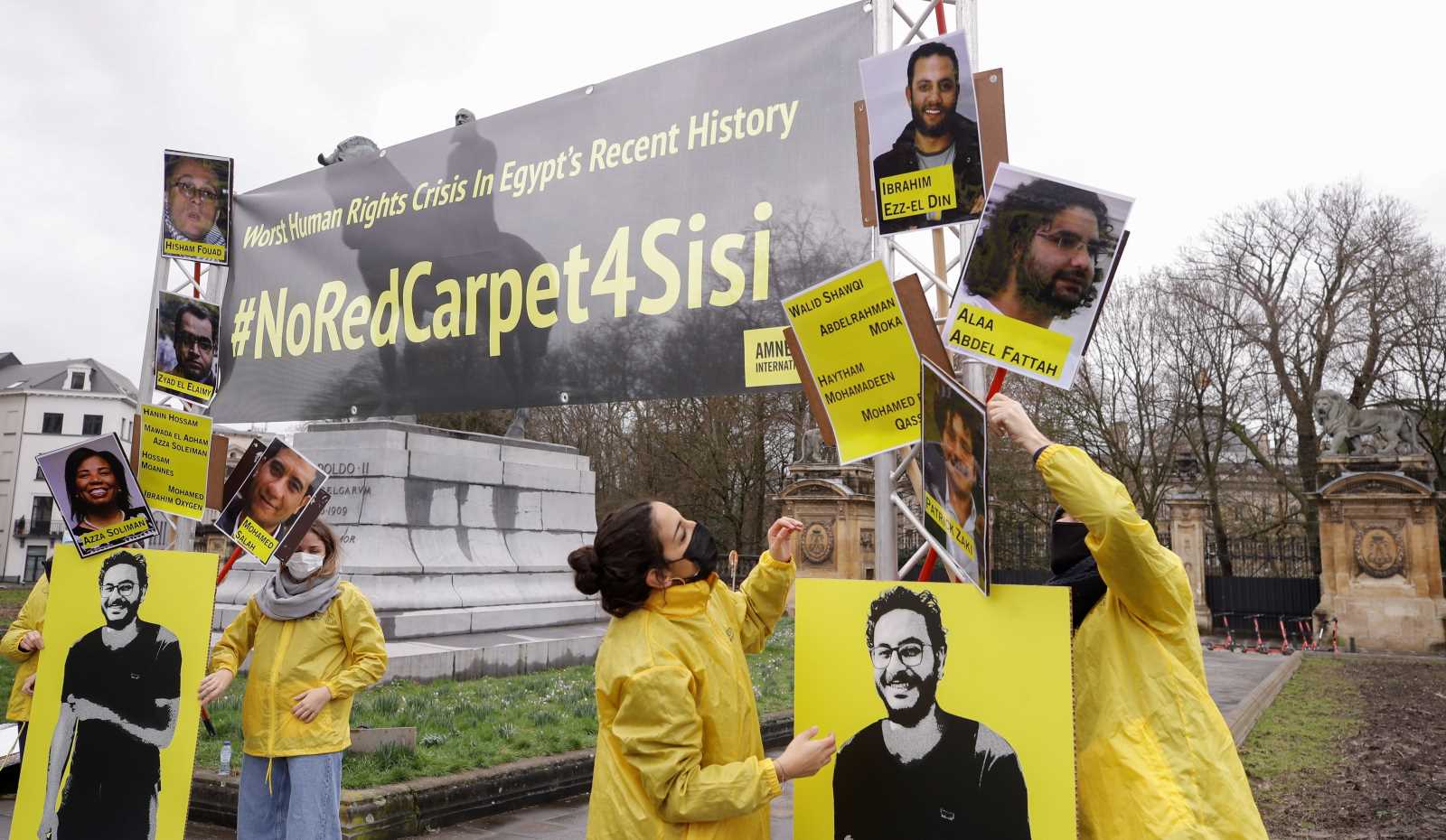 picture alliance / EPA / OLIVIER HOSLET Protestaktion gegen den Besuch des ägyptischen Präsidenten beim Gipfel von Afrikanischer Union und EU in Brüssel im Februar 2022.