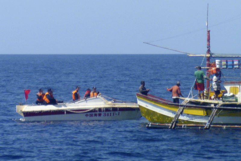 picture-alliance/AP Photo Chinese coast guard confronting Filipino fishermen near Scarborough Shoal, which is historically claimed by both countries.
