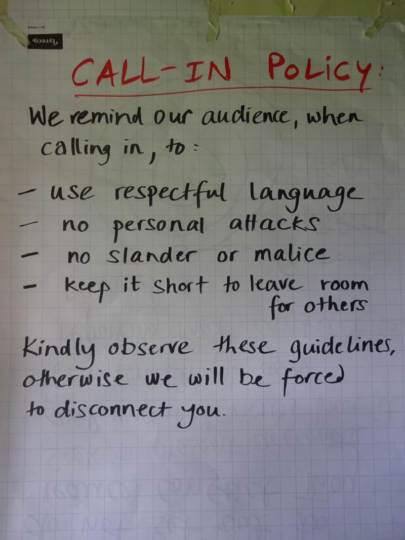 Richtlinie für Anrufer in einem Lokalradio in Nakuru, Kenia.