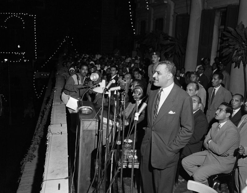 Raoul Fornezza/picture-alliance/dpa Präsident Nasser, 1957 bei einer Rede auf einer Kundgebung in Alexandria.