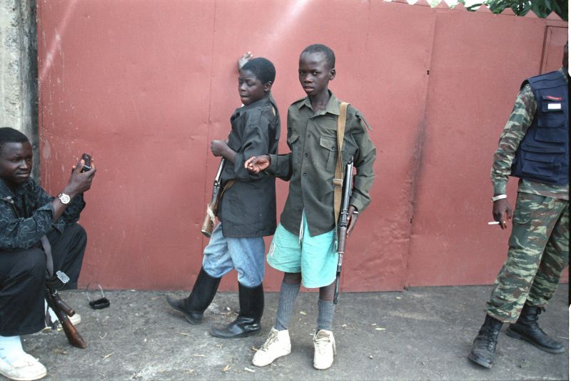 George Mulala/Lineair Many armed fighters do not wear standardised uniforms, but they all have weapons: child soldiers in Goma.