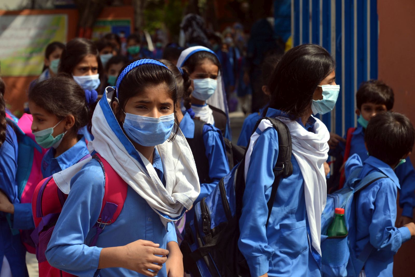 Rana Sajid Hussain/picture-alliance/Pacific Press Primary school girls in Punjab province, where the enrolment rate is comparatively good.