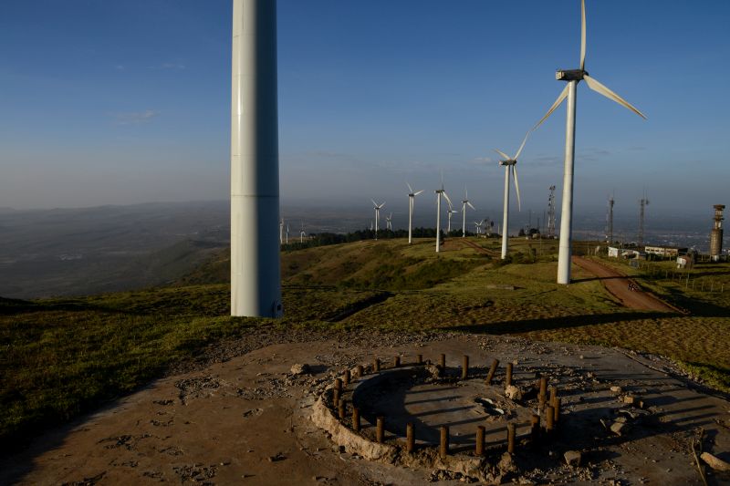 Afrika braucht erneuerbare Energie sofort: Windfarm in der Nähe des Great Rift Valley in Kenia.
