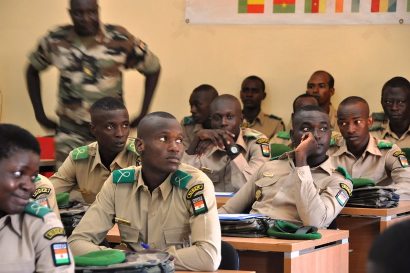 Soldiers of Niger attend a seminar held by the Konrad-Adenauer-Stiftung in Niamey.