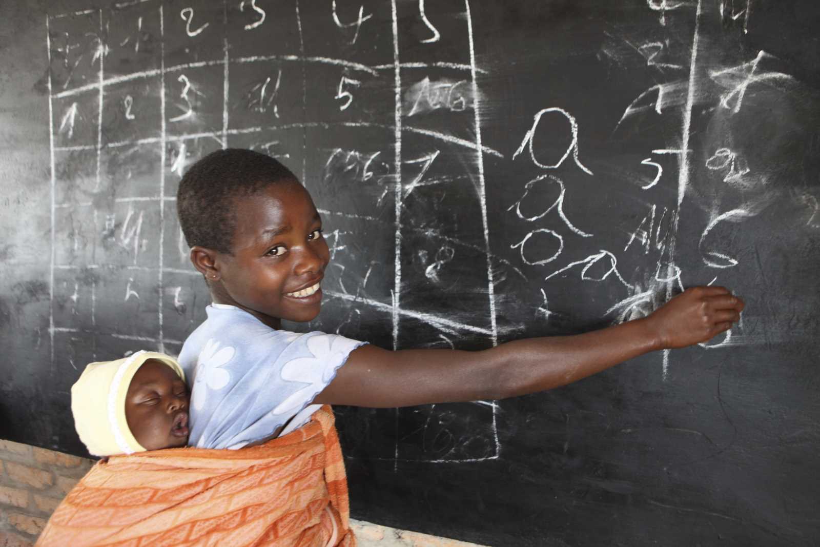 Schulkind in Burundi.