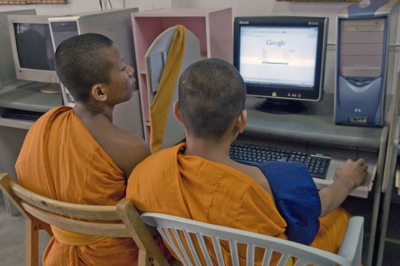 Julio Etchart/Lineair Google search at a Thai internet café.