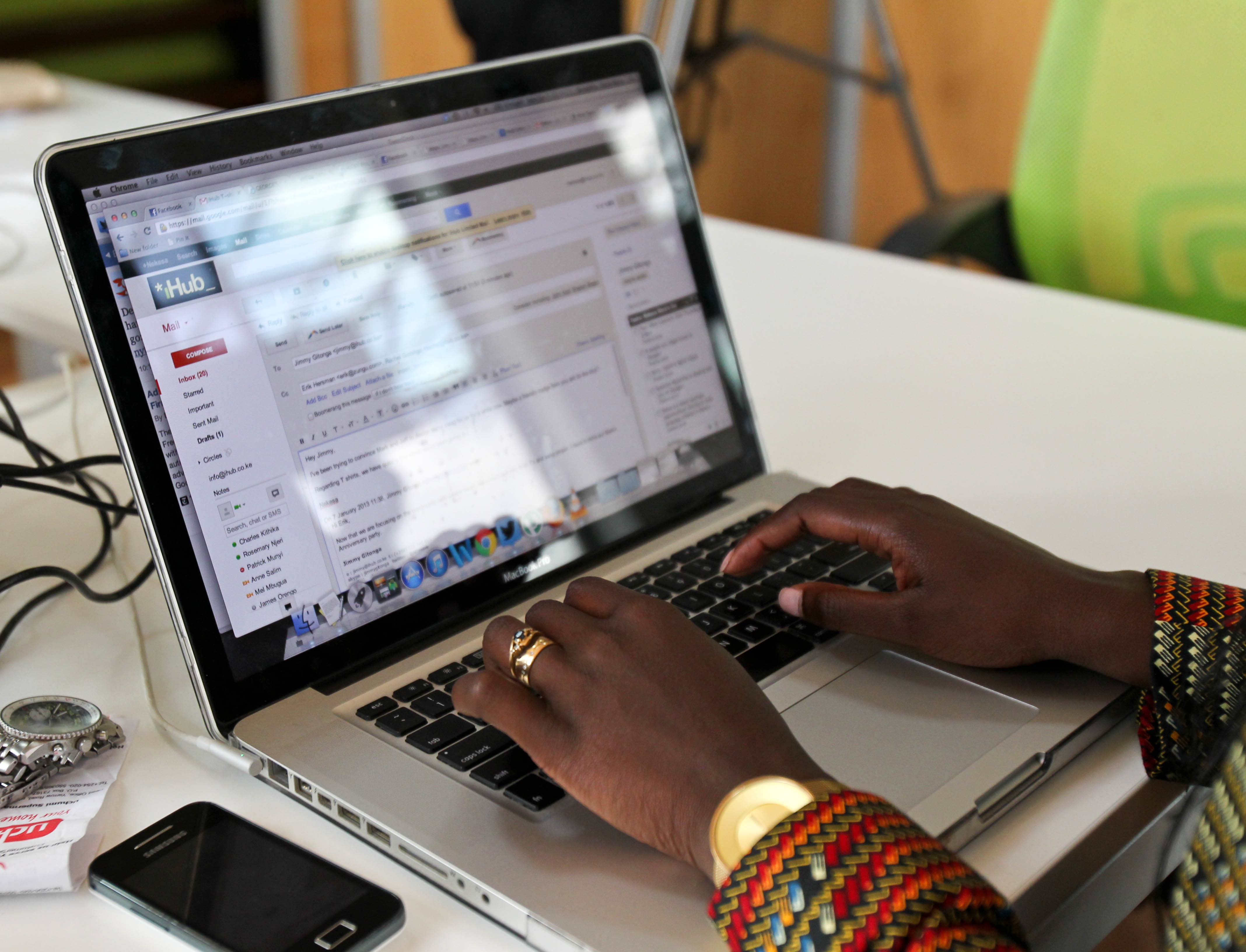 Photoshot/picture-alliance Im iHub Nairobi, einem Technologie- und Gründerzentrum, arbeiten Programmierer und Kreative gemeinsam.