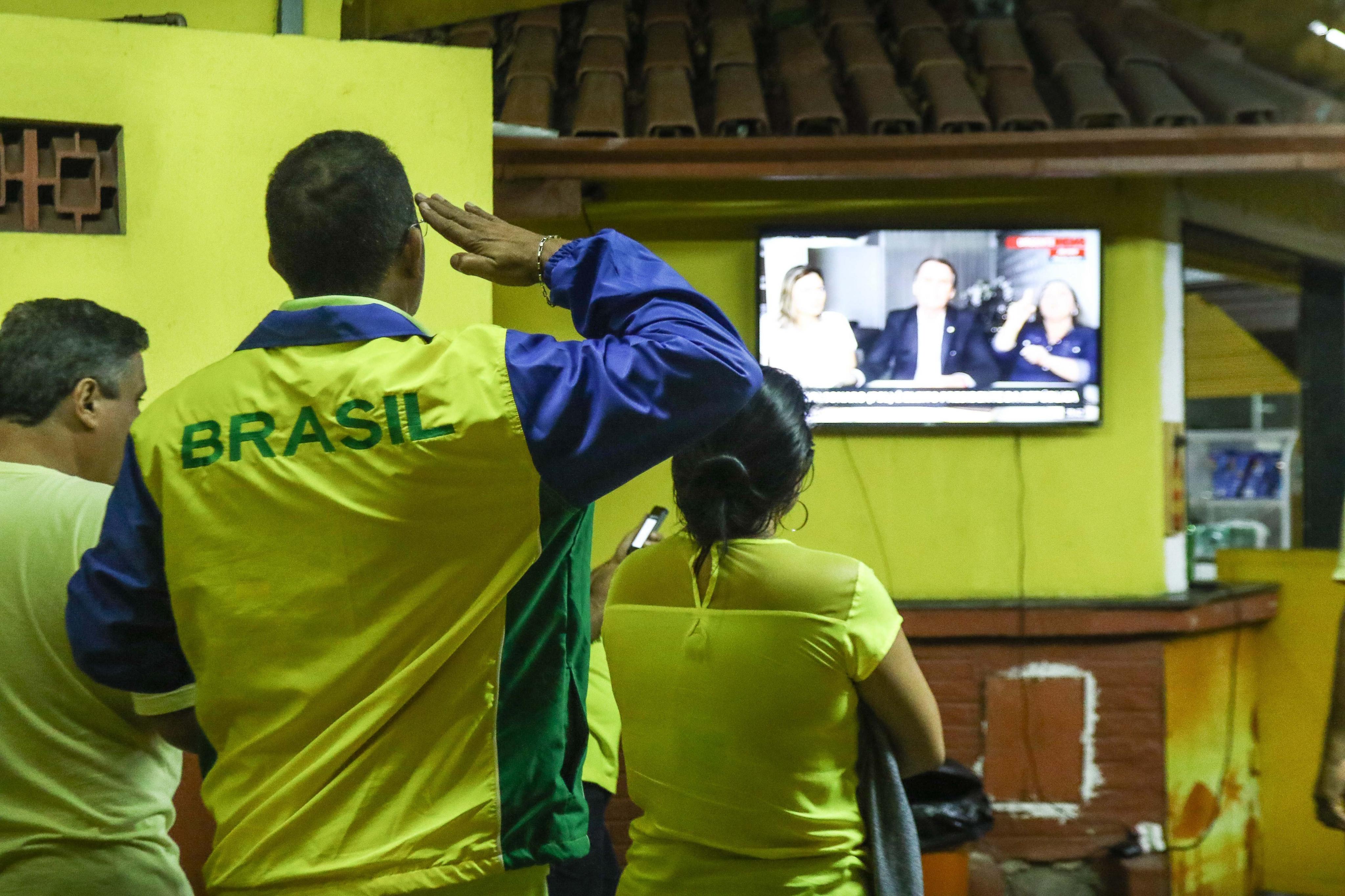 picture alliance/NurPhoto Democracy seems unimportant to many supporters of Brazil's President Jair Bolsonaro.