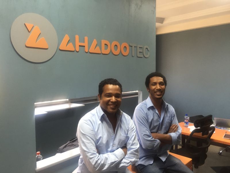 Ahadoo Eskinder Mamo (rechts) and Amanuel Abrah gründeten AhadooTec ICT Solutions in Addis Abeba.
