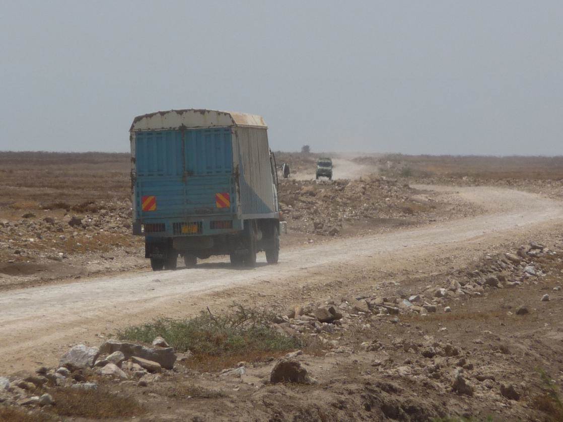 Afrikas Straßen sind schlecht ausgebaut: Lastwagen in Tansania 2010.