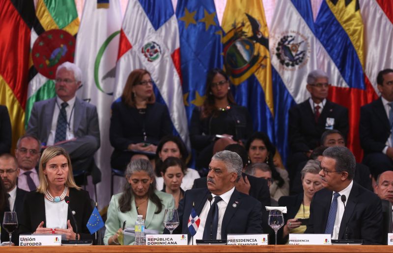 picture-alliance/dpa Treffen von EU- und lateinamerikanischen Ministern in Santo Domingo, Dominikanische Republik, im Oktober 2016.