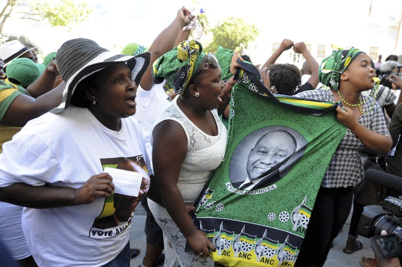 Nasief Manie/picture-alliance/AP Photo Supporters of Cyril Ramaphosa celebrate his election as president of South Africa.