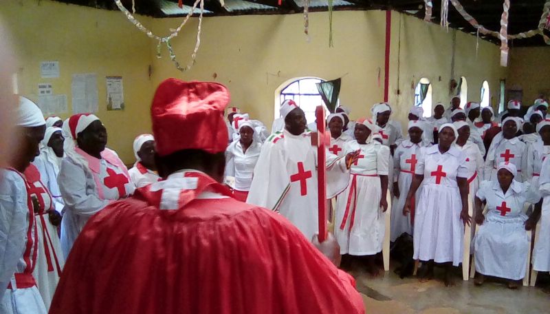 Spitzeck Gottesdienst am Hauptsitz der Holy Spirit Church of East Africa in Bukoyani im Westen Kenias.