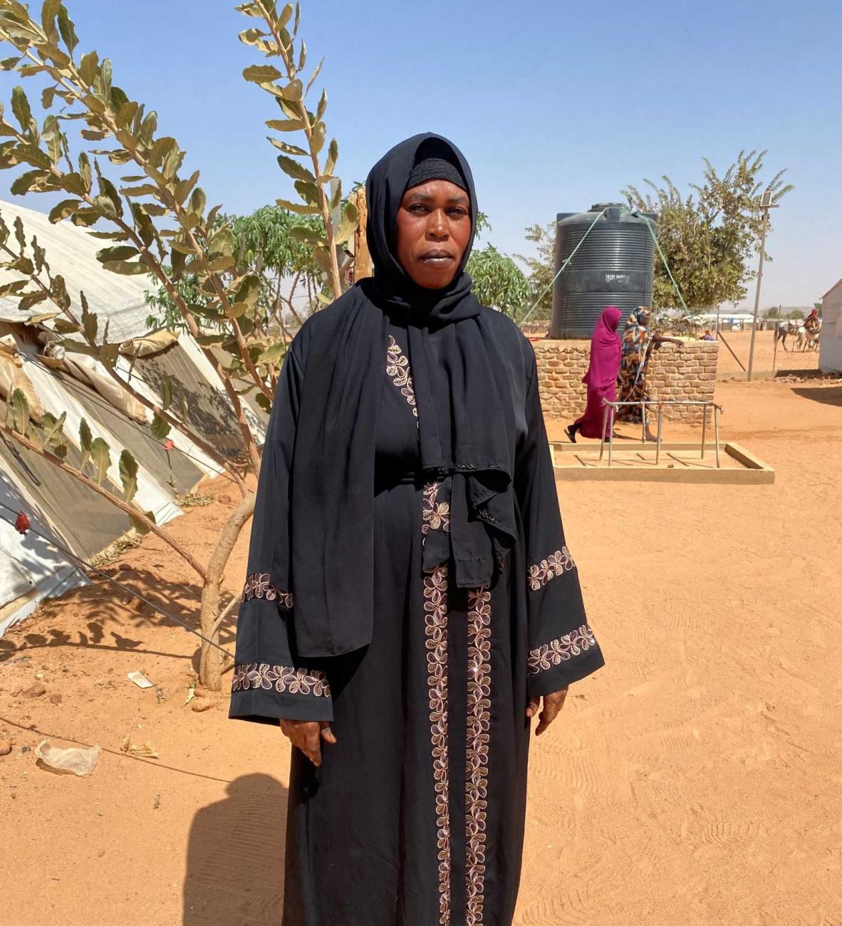 To avoid having to expose themselves to such dangers again, it would be better if women no longer had to go out and collect firewood at all, but were instead provided with it by the aid organisations in the camp, says Souleyman. But their aid supplies are usually inadequate and often come too late, she adds. There is a serious shortage of basic necessities on the ground: water, medication, food and cash.  As a result, Souleyman spends her days looking for things. The first half of her day is usually spent q