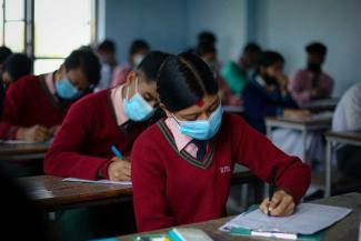 picture alliance / ZUMAPRESS.com / Amit Machamasi Final exams in Nepal.