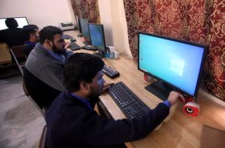 Sehbehinderte Schüler in einer staatlichen Schule in der Stadt Peshawar, Pakistan.