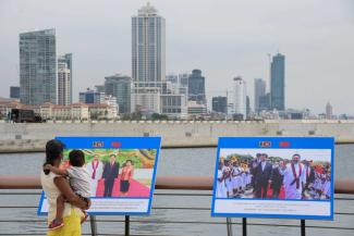 China ist wichtiges Gläubigerland: Werbung für ein Hafenprojekt in Sri Lanka Anfang 2022. 
