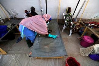 In abgelegenen Regionen wie Borno in Nordnigeria gibt es oft nur provisorische medizinische Einrichtungen von NGOs.