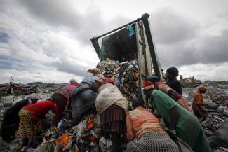 Informal waste pickers at work in the Dandora dumpsite. Nairobi’s waste management still depends heavily on them.