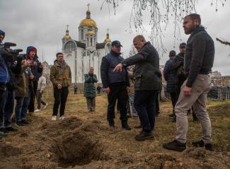 ICC Prosecutor Karim Khan (right) on investigative mission in Ukraine. 