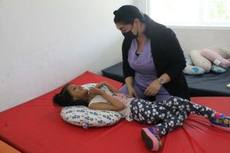 Tania during a therapy session with physiotherapist Lilián Beltrán.