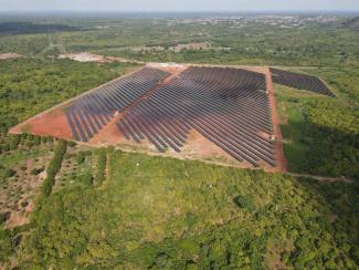 RMT/Eiffage Die Solaranlage in Boundiali gilt als Leuchtturmprojekt in Westafrika und fördert die ambitionierten Klimaziele Côte d’Ivoires.
